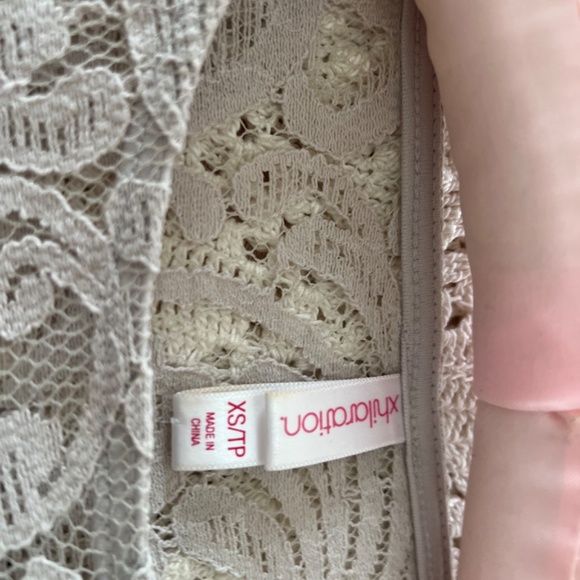 Top - Picture 2 of 2